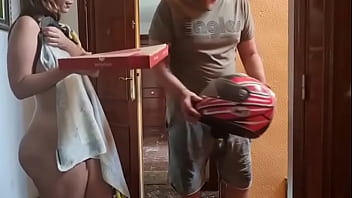 delivery man fucks big booty housewife