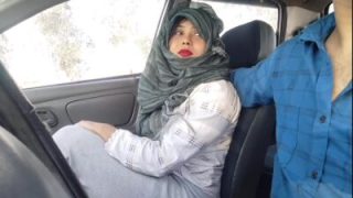 Beautiful Indian Hijabi Girl Sucking Boyfriend Dick in Car Hindi Talking