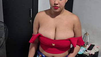 Venezuelan arrived in the United States and lets herself be recorded, but with great shyness